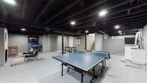Games room - Football Hall of Fame Hideaway: Cozy & Convenient (Canton)
