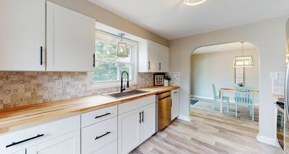 Football Hall of Fame Hideaway: Cozy & Convenient