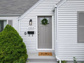 Exterior detail - Football Hall of Fame Hideaway: Cozy & Convenient (Canton)