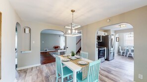Dining - Football Hall of Fame Hideaway: Cozy & Convenient  (Canton)