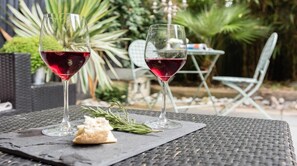 Outdoor dining - Plum Guide - Sail Away (London)