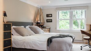 4 chambres, fer et planche à repasser