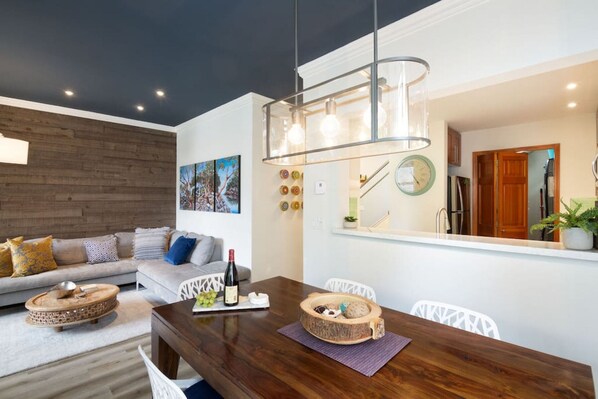 Interior - Village Star Luxury - Hot tub, Pool & Free Parking (Whistler)