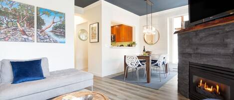 Télévision, cheminée