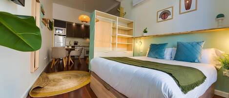 Ferros/tábuas de passar roupa, berço de viagem, Wi-Fi de cortesia