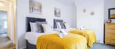 2 bedrooms, iron/ironing board, WiFi, bed sheets