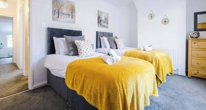 Modern house, city centre, perfect for groups!