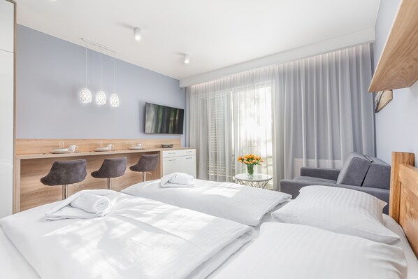 Studio, Balcony | Living area