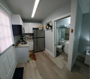 Private kitchen - New Cozy Studio, great location. Home sweet home (Tampa)