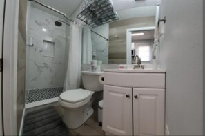 Bathroom - New Cozy Studio, great location. Home sweet home (Tampa)