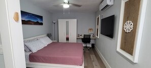 1 bedroom, desk, iron/ironing board, WiFi