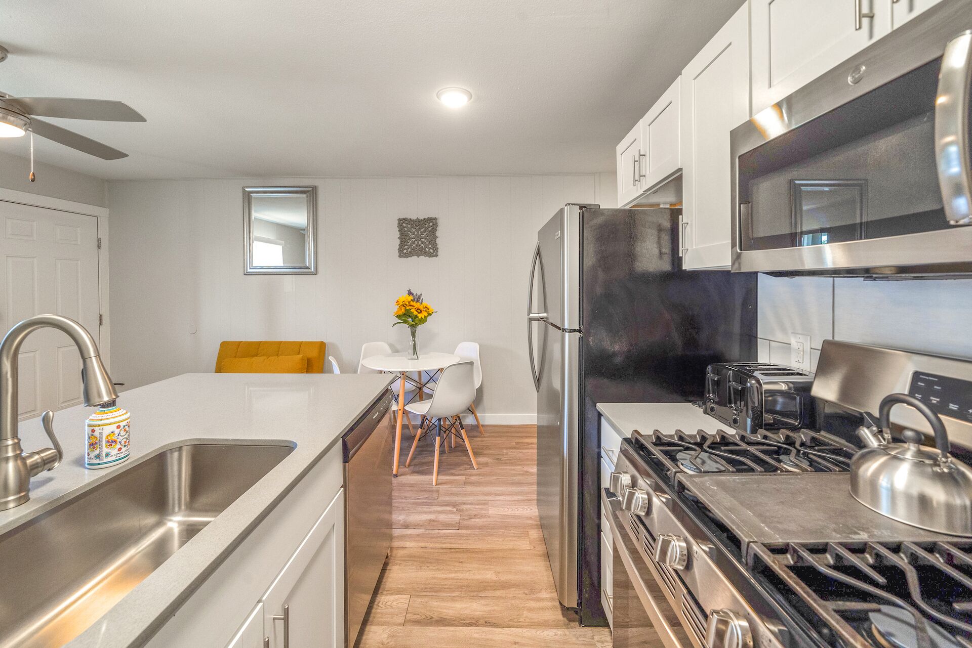 Stylish 1BR Near UT | Brentwood | Evonify
