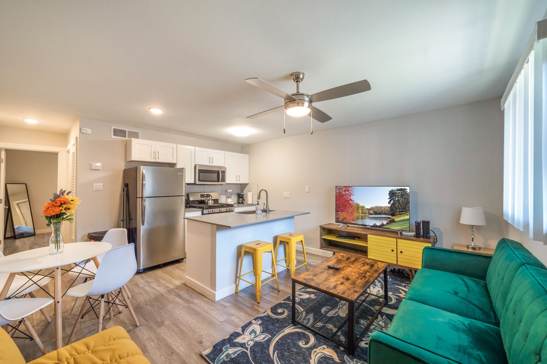 Stylish 1BR Near UT | Brentwood | Evonify