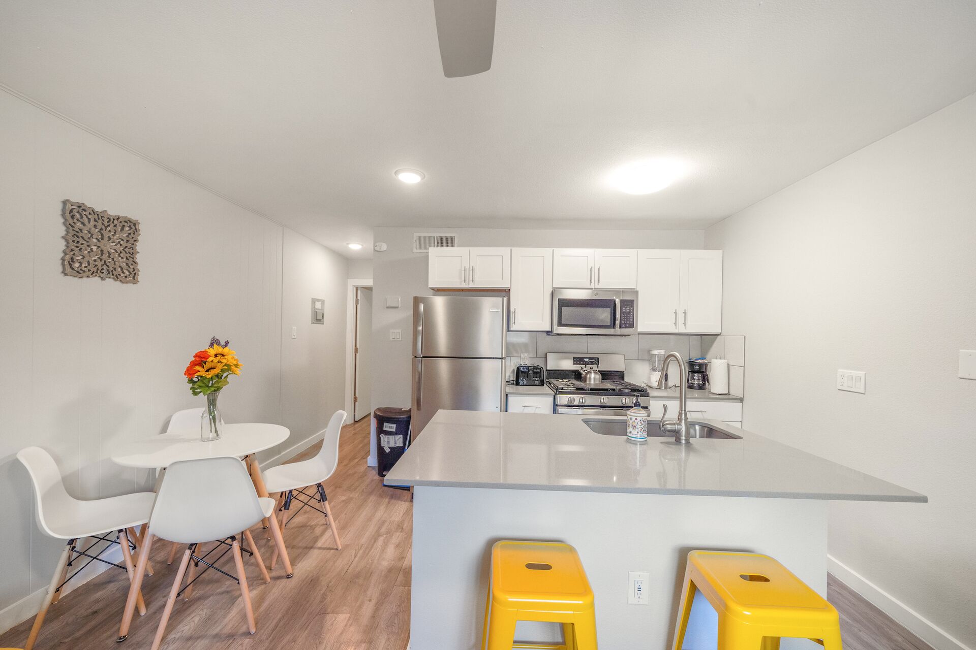 Stylish 1BR Near UT | Brentwood | Evonify