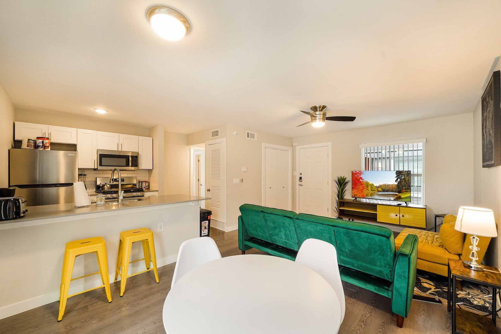 Stylish 1BR Near UT | Mueller | Evonify