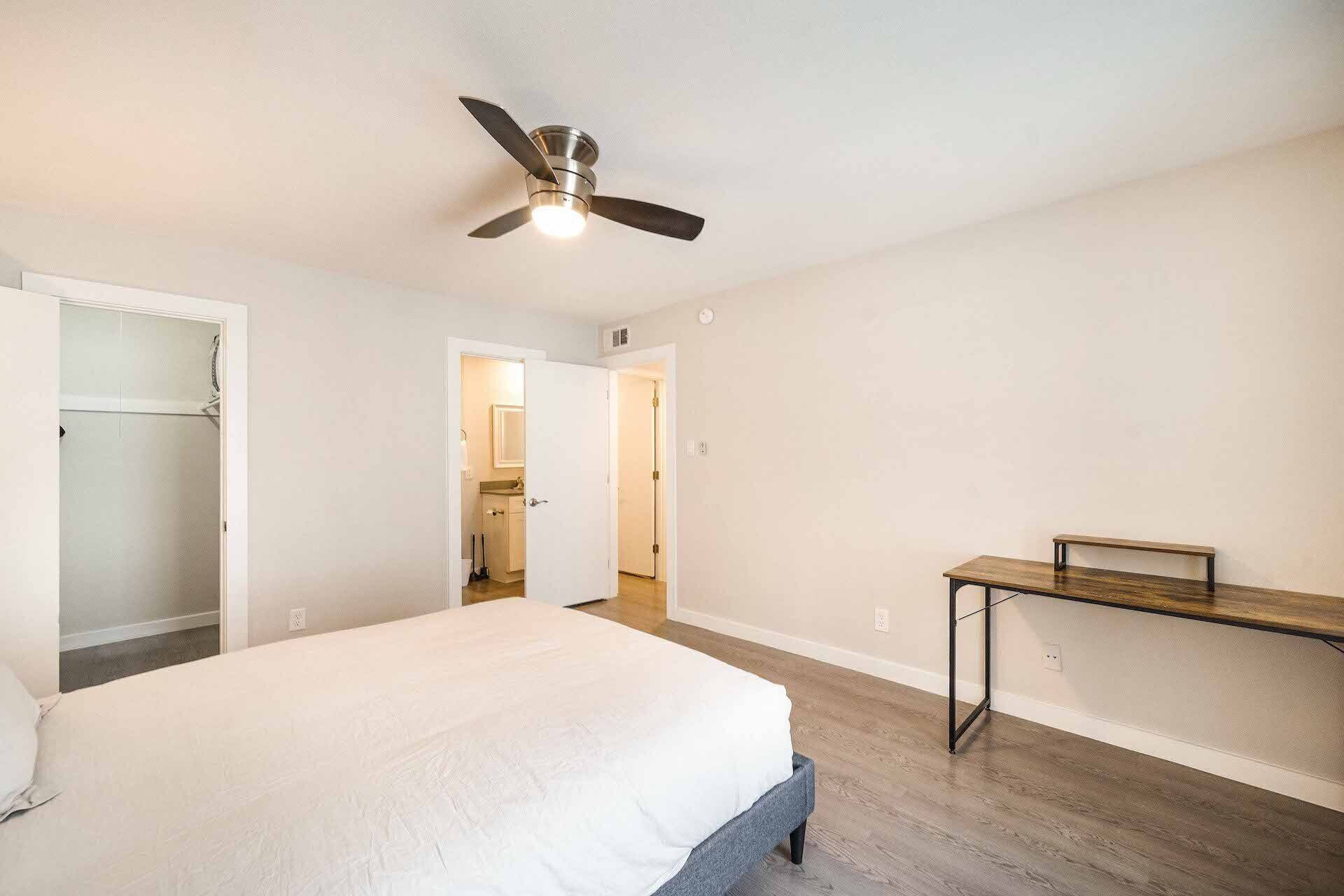 Stylish 1BR Near UT | Mueller | Evonify