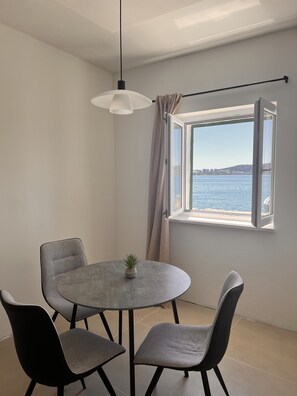 Dining - Großzügige Wohnung mit Meerblick (Kaštel Sucurac)