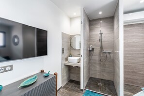 Haartrockner, Handtücher, Toilettenpapier