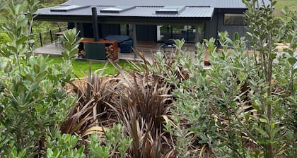 175° East - Pitokuku House | Off Grid Luxury | Medlands Beach