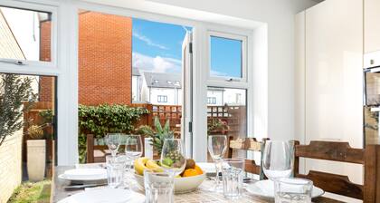 Plum Guide - Elephant Court