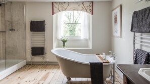 Shower - Plum Guide - On The Downs (Blandford Forum)