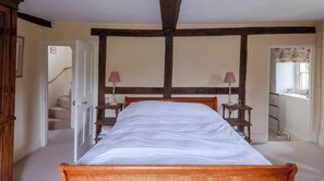 6 Schlafzimmer, Bügeleisen/Bügelbrett