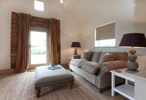 1 bedroom, iron/ironing board - Plum Guide - Barnvision (Ashbourne)