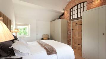 1 bedroom, iron/ironing board