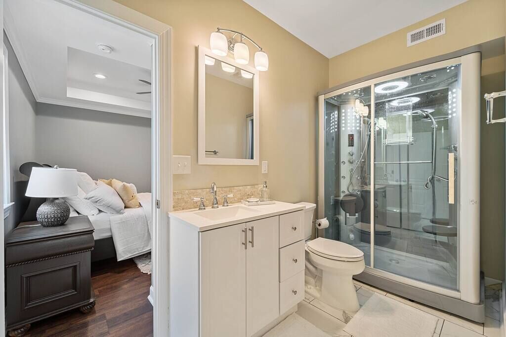 Cozy 2b/2b Spa 2 Steam Saunas Home Theater Gym