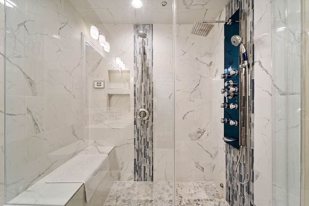 Cozy 2b/2b Spa 2 Steam Saunas Home Theater Gym