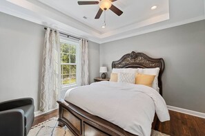 2 slaapkamers, een strijkplank/strijkijzer, gratis internet, beddengoed