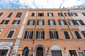 Exterior - BRAND NEW BRIGHT & CHARMING FLAT (Roma)