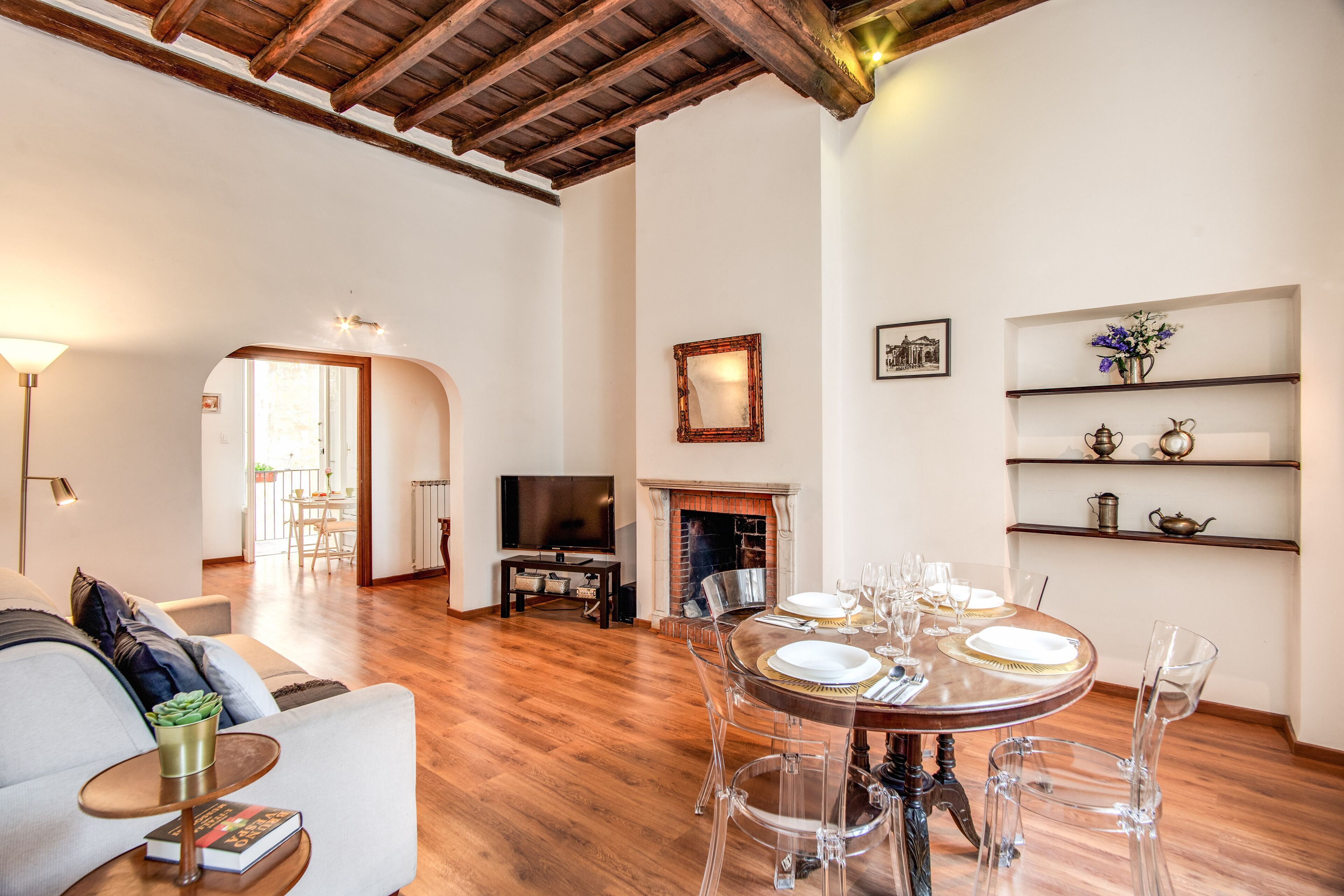 BRAND NEW BRIGHT & CHARMING FLAT 