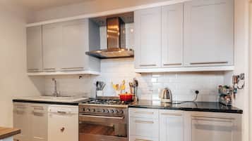 Microwave, dishwasher