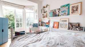 2 Schlafzimmer, Bügeleisen/Bügelbrett