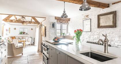 Plum Guide - Nell & the King