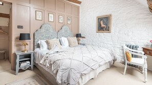 4 bedrooms, iron/ironing board