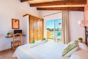 3 dormitorios, tabla de planchar con plancha, wifi gratis y ropa de cama