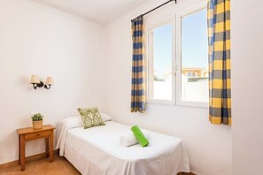 3 bedrooms, iron/ironing board, free WiFi, bed sheets