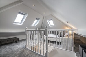 4 bedrooms, iron/ironing board, WiFi