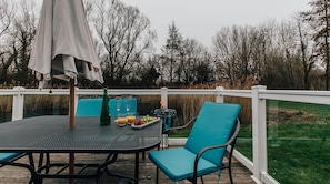 Outdoor dining - Plum Guide - Turret Lodge (Cirencester)