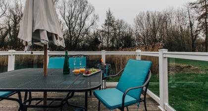 Plum Guide - Turret Lodge