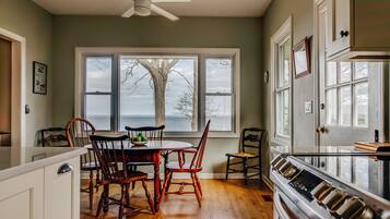 Microwave dan mesin pencuci piring