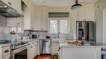 Microwave dan mesin pencuci piring