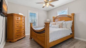 3 bedrooms, iron/ironing board, WiFi, bed sheets