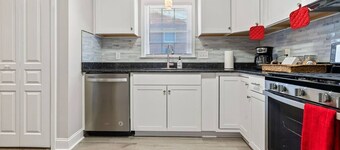 Cozy 3BR Davidson Bungalow Sleeps 8 - Jacuzzi