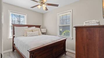 3 makuuhuonetta, silitysrauta/-lauta, Wi-Fi, vuodevaatteet