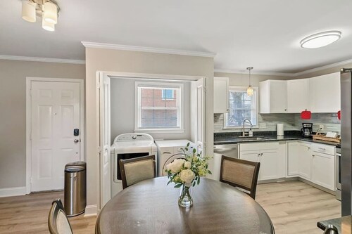 3BR Retreat | Hot Tub | Walk to Town | Sleeps 8