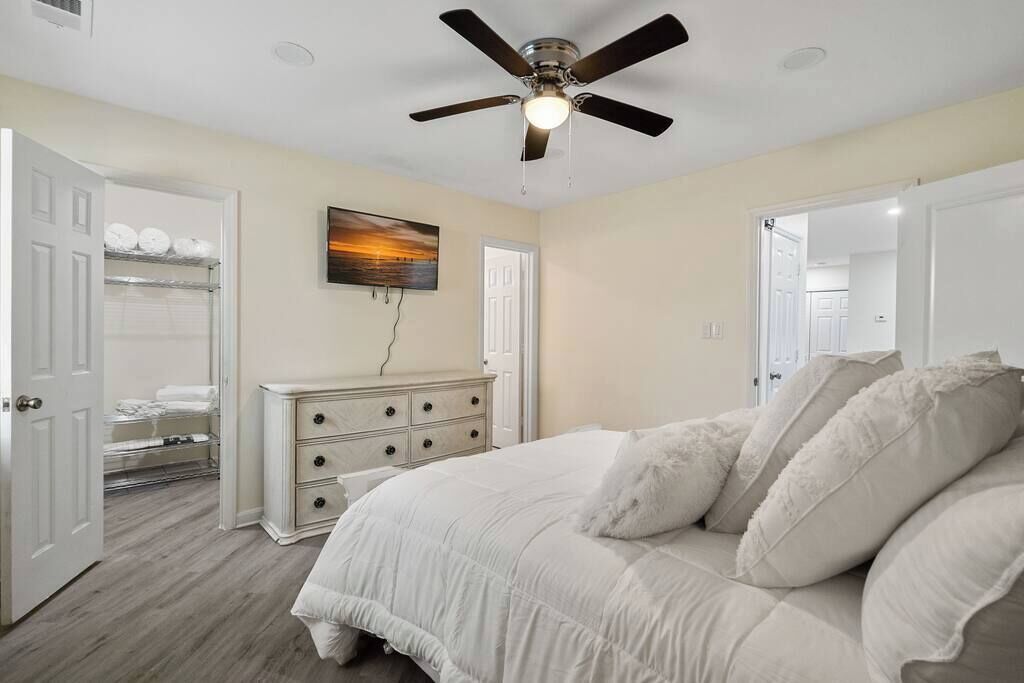 2 habitaciones, tabla de planchar con plancha, wifi y ropa de cama 