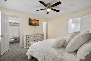 2 bedrooms, iron/ironing board, WiFi, bed sheets